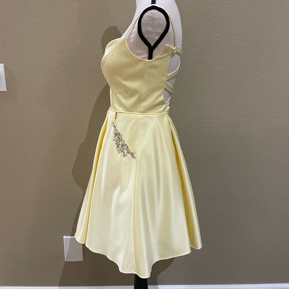 V Neck Burgundy Satin Homecoming Dress With Pockets - Picture 6 of 8